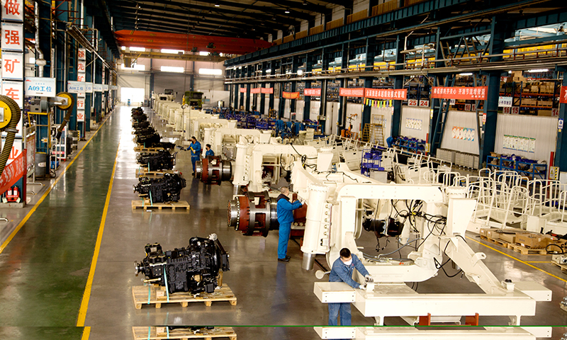 圖為北重集團(tuán)北方股份礦用車生產(chǎn)線。（文/圖 郭新燕）