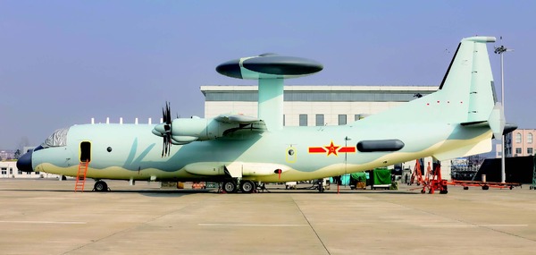 經(jīng)過多日鏖戰(zhàn)，3月17日晚，空警500預(yù)警機某架機整機涂裝作業(yè)順利通過軍檢，航空工業(yè)陜飛總裝廠圓滿完成一季度整機涂裝任務(wù)。圖為涂裝后的空警500預(yù)警機。