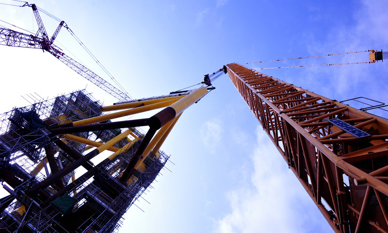 圖為3月10日，中國(guó)海油海油工程殼牌企鵝FPSO項(xiàng)目船體建造現(xiàn)場(chǎng)。（本組圖 楊超 江善洪 趙家伍 攝）