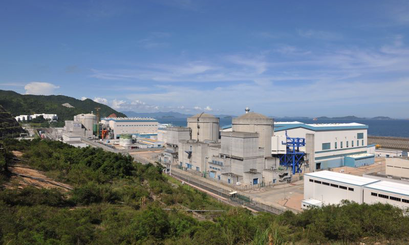 4月12日，中國廣核集團旗下的大亞灣核電運營管理有限責任公司對外通報，我國嶺澳核電站1號機組連續13年無非計劃停機停堆，截至今年4月12日，實現連續安全運行4381天，創造了國際同類型機組連續安全運行天數的最高紀錄。圖中是嶺澳核電站1號機組外景（資料照片）。