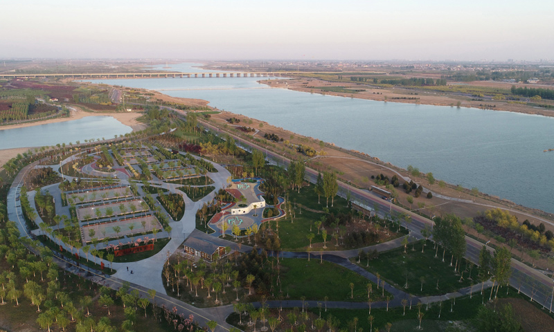 圖為4月13日拍攝的生態修復后的滹沱河景色。（新華社記者 楊世堯 攝）