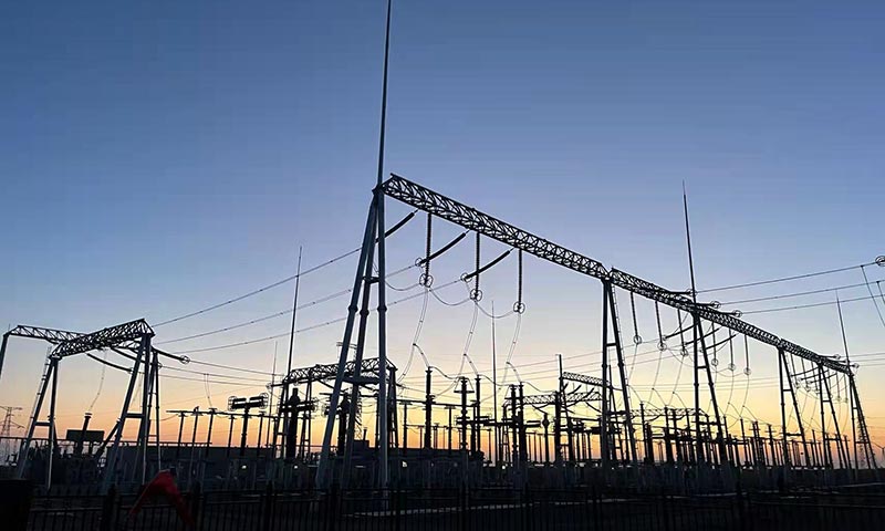 全體參建人員在茫茫戈壁上，弘揚山西電建“特別能吃苦、特別能戰斗、特別能奉獻”的優良傳統，放棄節假日，加班加點，日夜兼程，為高質量投運奠定了堅實基礎，贏得業主方和總包方等參建單位的一致認可。