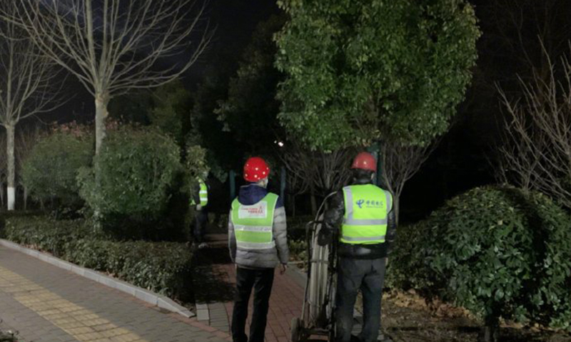 1月16日凌晨，經(jīng)過7小時奮戰(zhàn)，中國鐵塔許昌市分公司為許昌6000間隔離方艙駐地周邊架起通信基站。