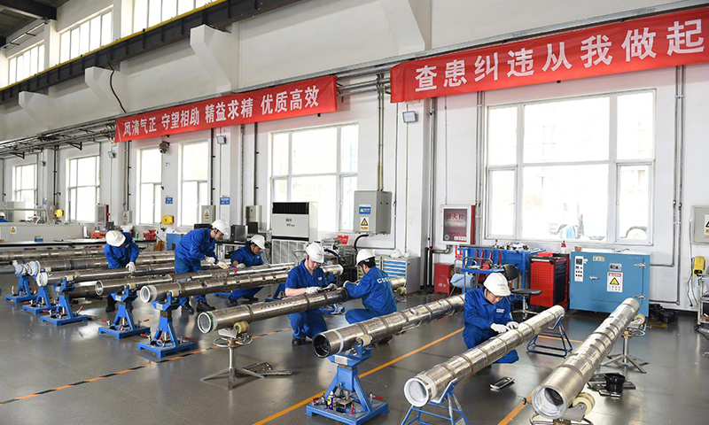 4月20日，我國自主研發(fā)的首條旋轉(zhuǎn)導(dǎo)向鉆井與隨鉆測井“璇璣”系統(tǒng)智能化生產(chǎn)線正式建成投產(chǎn)。