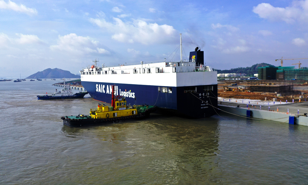 廣州港南沙港區(qū)近洋碼頭工程是廣東省重點建設項目、廣州市“攻城拔寨”項目，規(guī)劃總用地面積82.5萬平方米，分兩期建設。項目投產(chǎn)后，廣州港南沙汽車口岸將形成7個萬噸級滾裝汽車專用泊位、超160萬平方米堆場的汽車滾裝碼頭群，商品車年通過能力超200萬輛，成為全國最大的汽車物流樞紐島，形成集汽車滾裝物流、展銷和綜合服務為一體的國際汽車物流產(chǎn)業(yè)園，對國家賦予的國際航運物流樞紐建設、協(xié)調推進粵港澳大灣區(qū)發(fā)展具有重要意義。