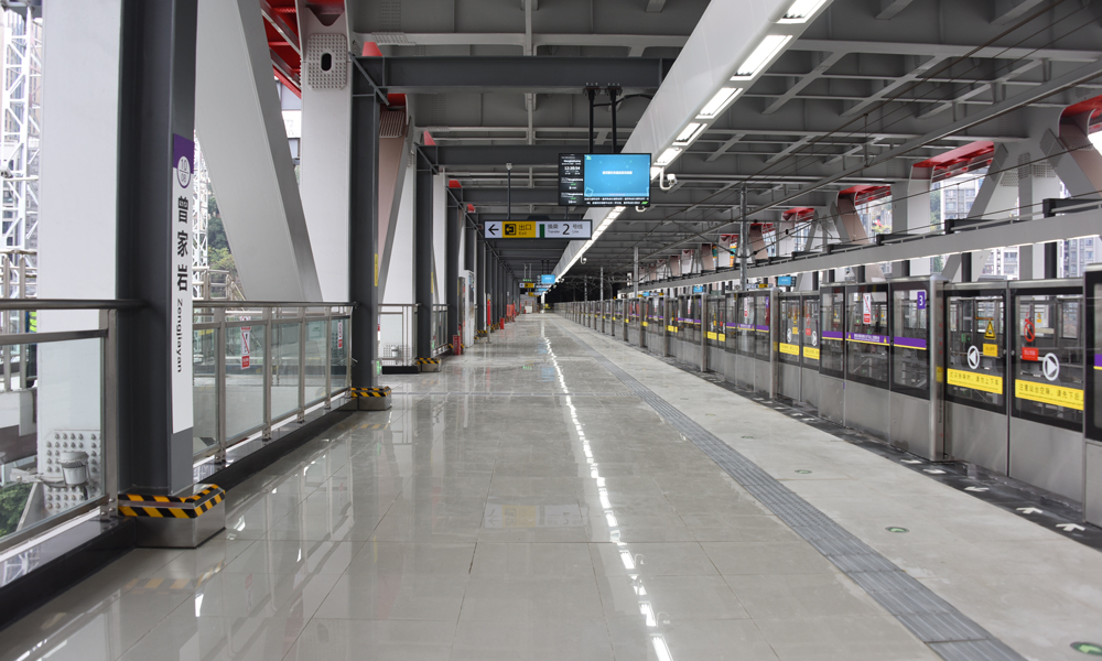 重慶軌道交通10號(hào)線二期建成后，與一期工程貫通運(yùn)營(yíng)，形成串聯(lián)兩江新區(qū)、渝北區(qū)、江北區(qū)、渝中區(qū)、南岸區(qū)的南北骨干道路，能有效分流重慶軌道交通3號(hào)線南北向客流，進(jìn)一步緩解江北、南岸與渝中半島之間的跨江交通壓力，對(duì)完善城市軌道交通線網(wǎng)格局，改善主城區(qū)交通環(huán)境具有重要作用。