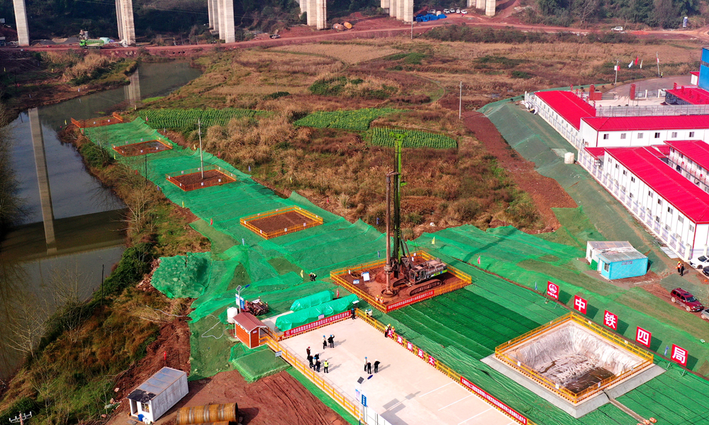 2月17日，中國中鐵承建的西渝高鐵四川段進入全面主體施工階段，建成后將強化成渝地區(qū)雙城經(jīng)濟圈與關(guān)中、滇中城市群的聯(lián)系。