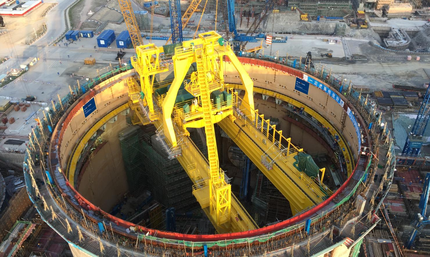 2018年5月19日，防城港核電站3號機組環(huán)軌吊裝完成。