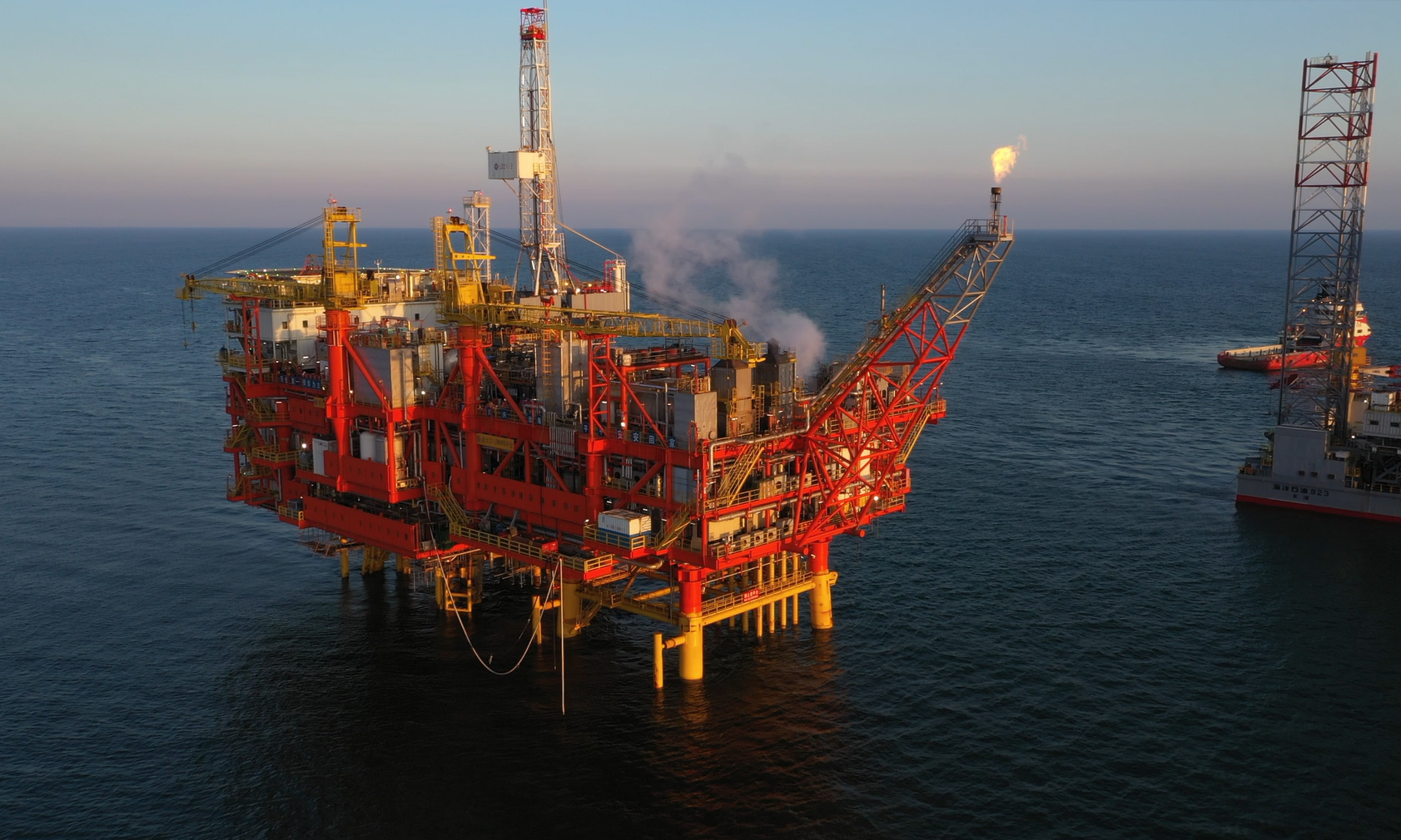 據中國海油天津分公司消息，渤海遼東灣旅大21-2平臺自投產以來，蒸汽吞吐熱采稠油累產達45.12萬噸，創下了渤海油田單平臺海上蒸汽吞吐熱采技術應用的稠油累產新紀錄。