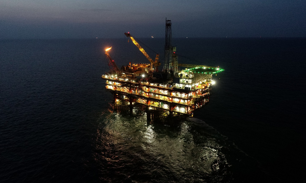 渤海油田蒸汽吞吐熱采技術在旅大21-2油田、旅大5-2北油田、旅大27-2油田、金縣1-1油田應用。旅大21-2油田熱采平臺于2020年8月建成投產以來，一直致力于蒸汽吞吐熱采工藝實踐創新和配套流程設備的精細化管理，通過消化吸收稠油井熱化學吞吐，化學降粘等一系列先進技術，不斷創新地面設備自主維保模式，挖潛產量3.8萬噸，有效提高了海上稠油熱采產能，并成為渤海油田海上規模化熱采蒸汽吞吐累產最高的生產平臺。