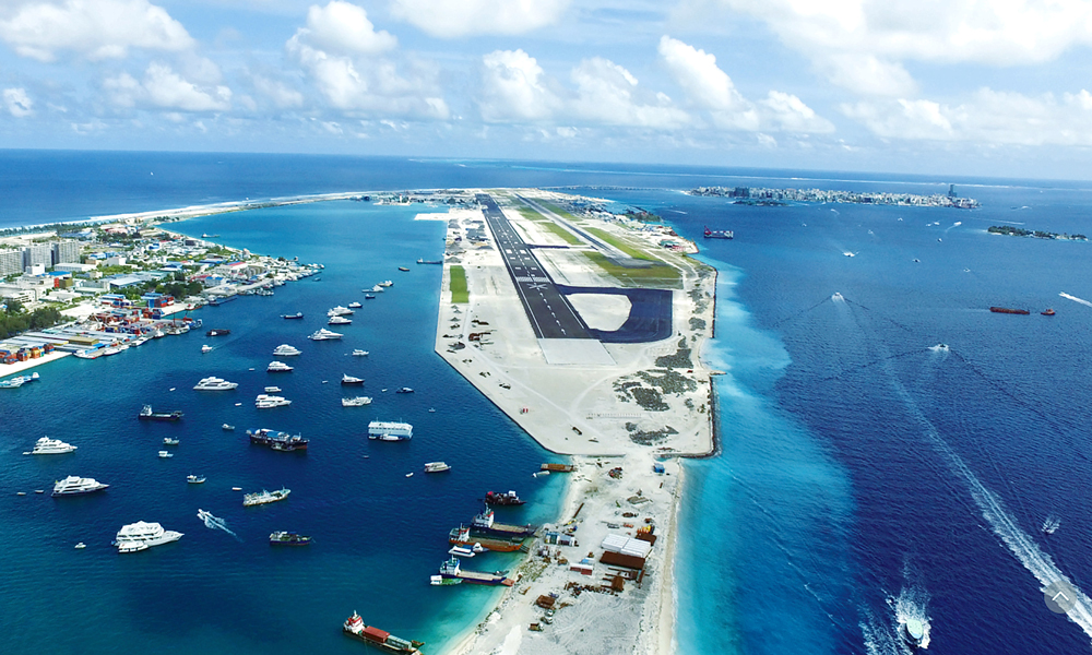 中國中鐵參建的馬爾代夫維拉納機場飛行區改擴建工程是馬爾代夫使用中國政府優惠出口買方貸款的EPC融資項目，“一帶一路”示范性工程，也是中國企業第一次承建海外島礁國家填海機場工程，啟用后有力促進了馬爾代夫旅游業跨越式發展，成為中馬友誼的又一標志性項目。