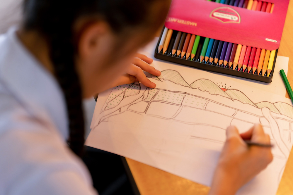 “希望之光”老撾公益行活動是公司2023年社會責(zé)任實踐的新嘗試，旨在推動老撾公益事業(yè)發(fā)展，促進(jìn)中老文化交流，發(fā)起至今，已開展四場活動。