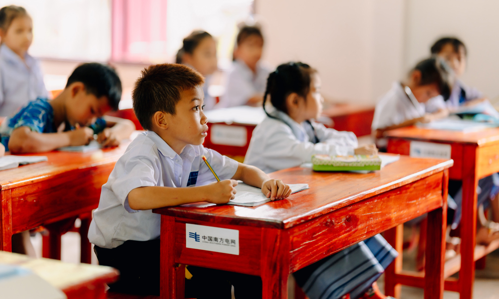 通過聯(lián)合老撾各界力量，匯聚愛心合力，切實改善老撾鄉(xiāng)村小學(xué)及特殊學(xué)校的教學(xué)條件，受到老撾各界好評和媒體關(guān)注，讓“萬家燈火 中老情深”的形象更加深入人心。