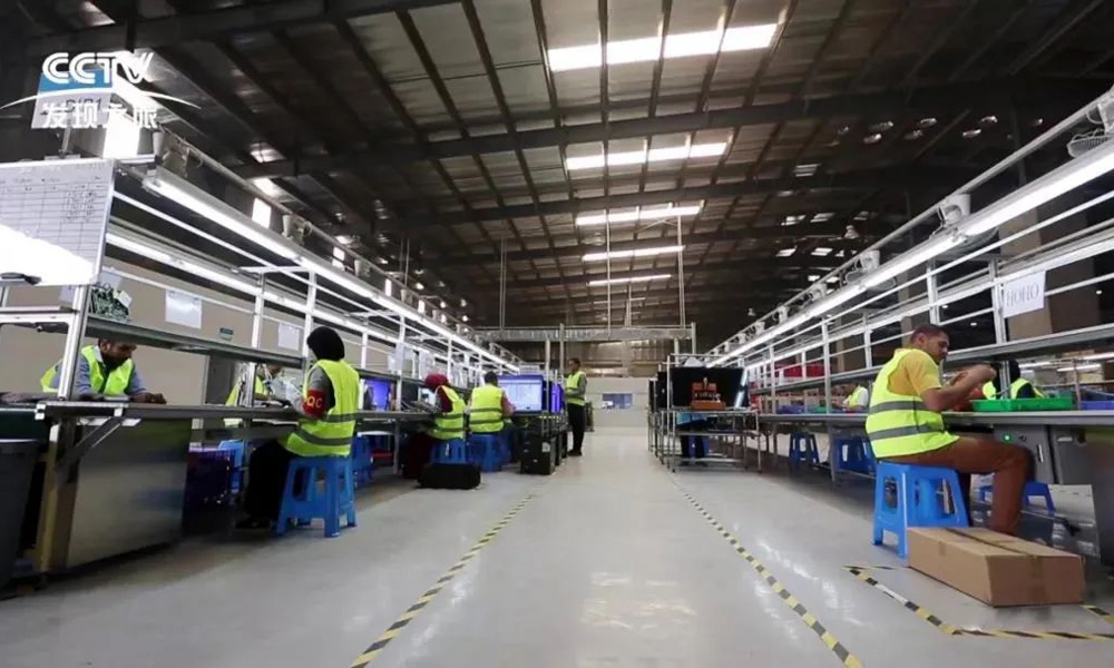 近年來，華僑城集團積極參與高質量共建“一帶一路”，旗下埃及康好公司抓住中非發展戰略對接機遇和項目所在國行業發展機遇，在非洲開展了一系列本土化運營創新嘗試，促進企業更好融入當地，實現了合作共贏。