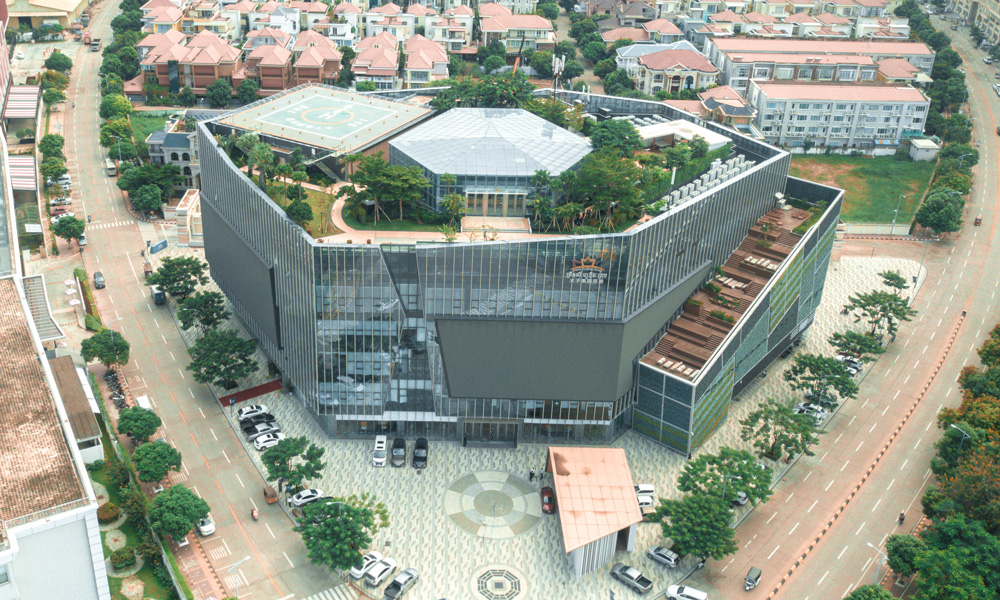 2019年4月25日，“一帶一路”海絲金邊論壇在金邊CBD核心區鉆石島盛大召開，來自全球的33個商會、協會代表及相關單位參加論壇。這場盛會與中國有著特殊的淵源，盛會的舉辦地——太子集團總部大廈正是由中國建筑旗下中建四局承建。作為柬埔寨的地標性建筑，該項目是柬埔寨第一座超5A級現代化綜合商務辦公大樓，是當地生態節能建筑的典范，同時也是中建四局積極踐行國家“一帶一路”倡議的重要舉措和重大成果，一舉獲得中國建設工程魯班獎（境外工程）。