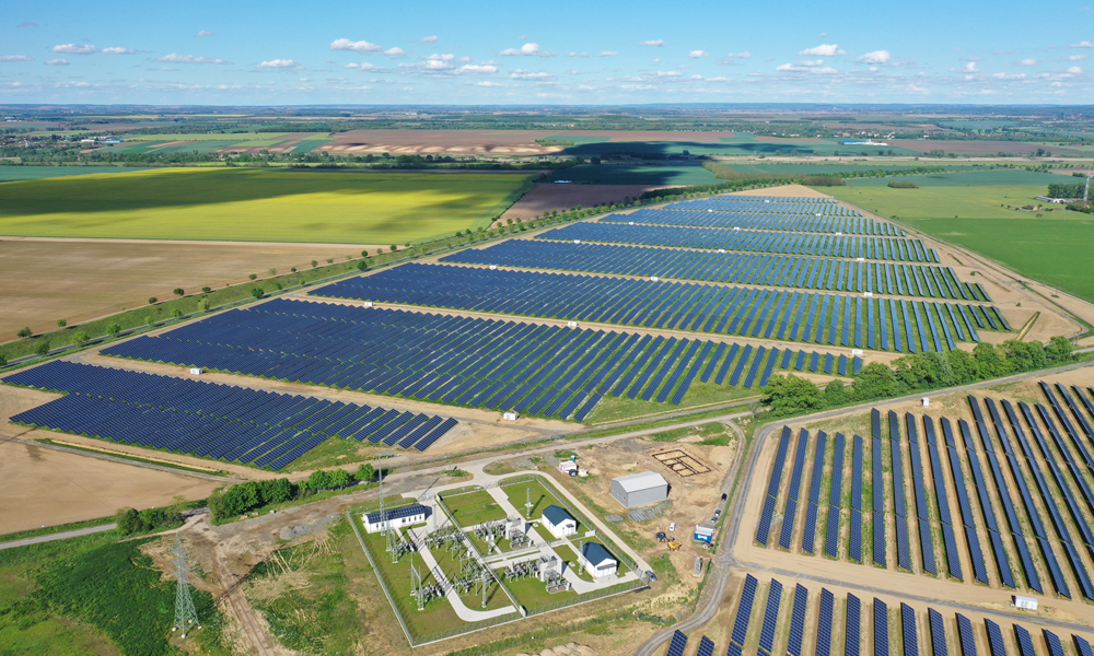 2021年1月，通用技術中機公司投資建設的匈牙利考波什堡100MW光伏電站并網發電，成為中東歐地區最大的光伏電站。