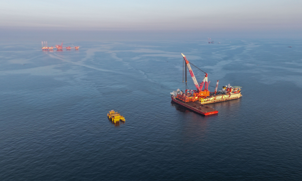 渤中19-6 I期項目海上安裝現場。賈雪東 攝