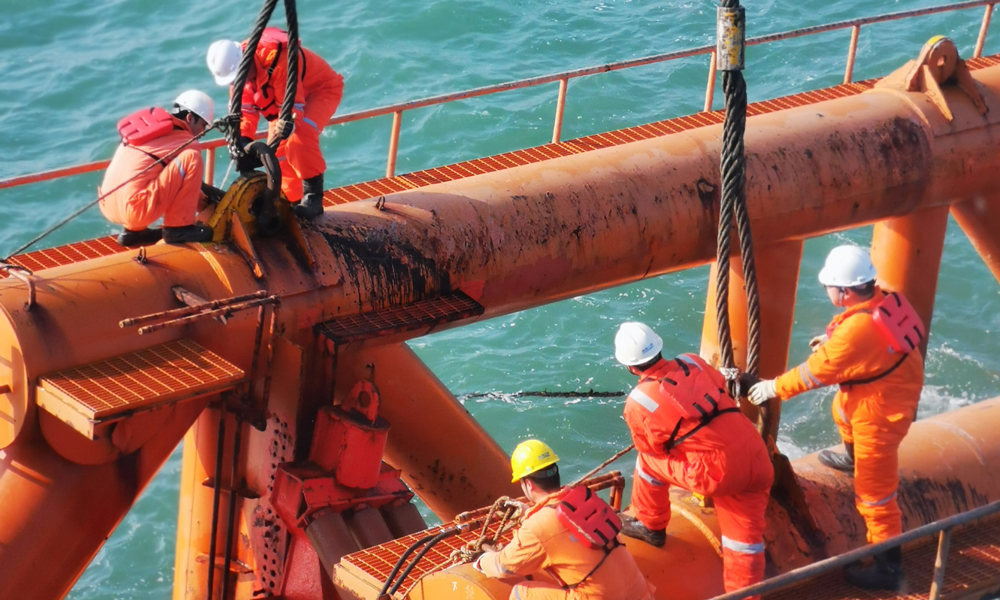 渤中19-6 I期項目海上安裝現場。杜春水 攝