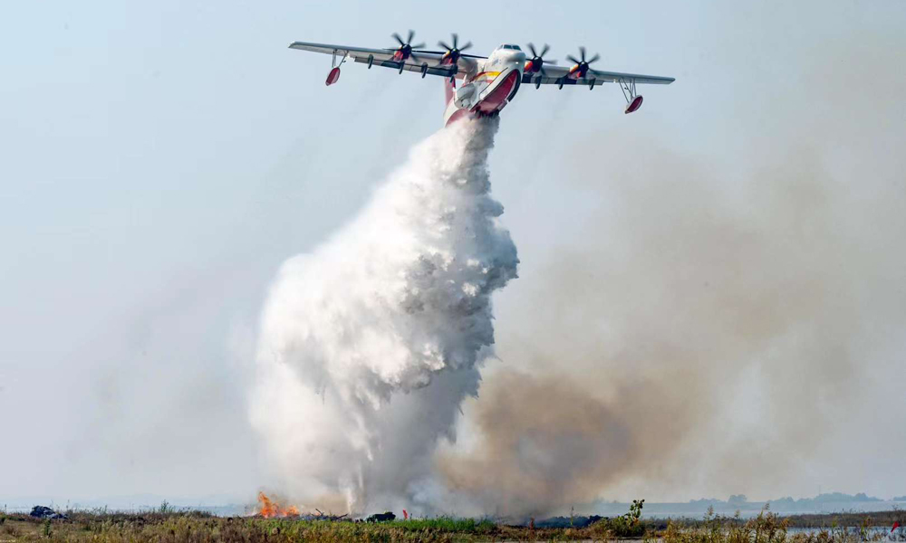 10月27日，一場多機(jī)種協(xié)同的航空工業(yè)應(yīng)急救援綜合實(shí)戰(zhàn)演練在湖北省荊門漳河機(jī)場上演。
