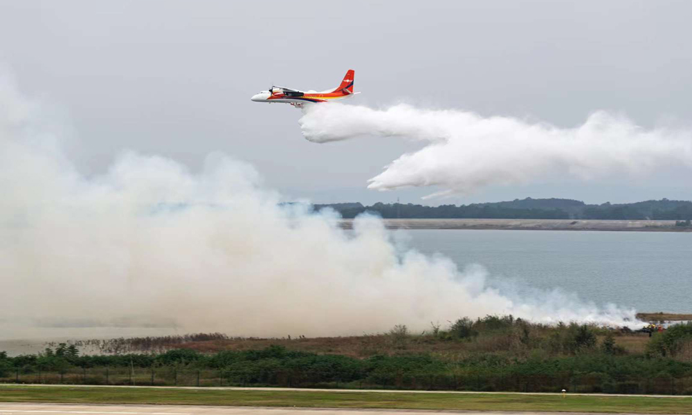 航空應(yīng)急救援綜合實(shí)戰(zhàn)演練。