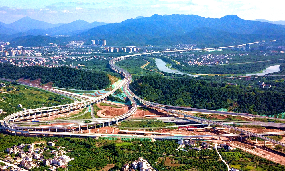 10月28日，中鐵大橋局參建的廣州市從化至黃埔高速公路（簡稱從埔高速公路）一期工程通車運營。從埔高速公路全長61.71公里，分兩期實施，全線采用雙向6車道的高速公路技術標準建設，設計時速100公里。此次通車的一期工程長約39.62公里。從埔高速建成通車后，一路串起帽峰山、金坑、白蘭花森林公園等多個風景區，以及蓮塘古村、錢崗古村、鐘樓村等多個歷史文化名村古鎮，打通鄉村振興“快車道”。