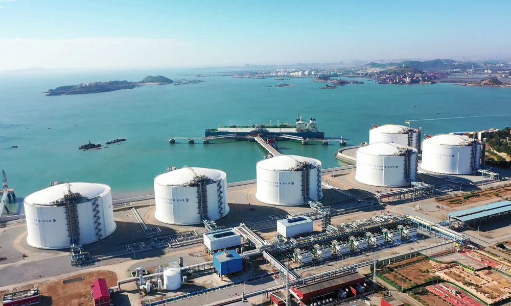 11月20日，希臘籍LNG（液化天然氣）運輸船“阿基里斯”號順利在中國海油福建LNG接收站完成近7萬噸進(jìn)口LNG的卸貨作業(yè)，標(biāo)志著福建LNG投產(chǎn)至今累計接卸進(jìn)口LNG突破700船。