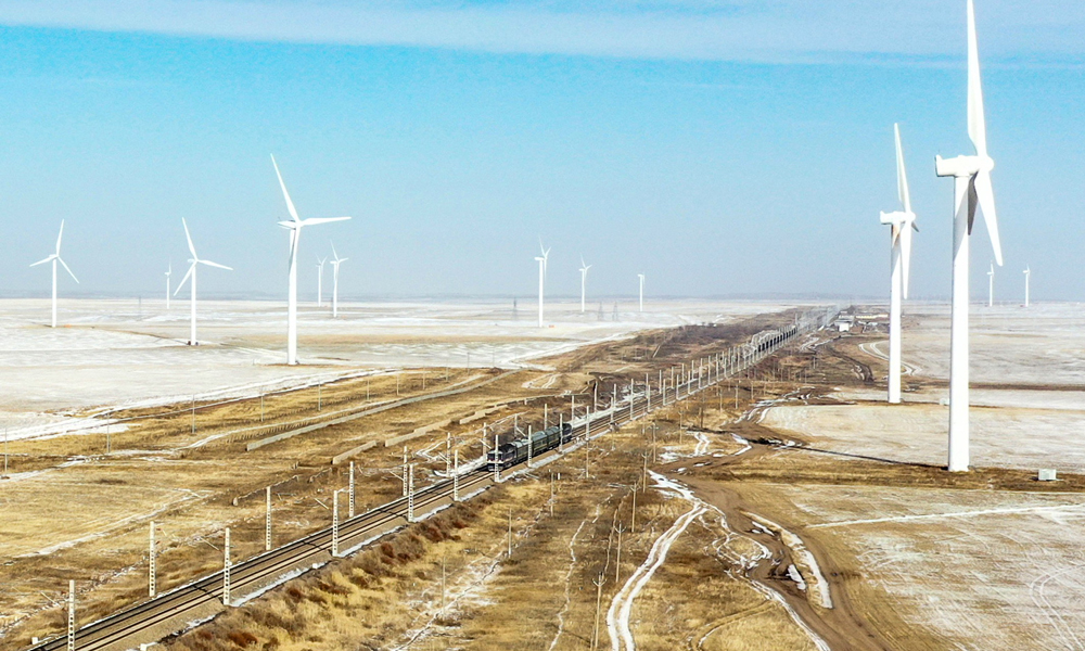 為確保本次動態檢測任務成功實施，項目團隊成立了動態檢測工作領導小組，編制了詳細的《動態檢測實施方案》，明確責任分工，建立健全各項保障制度，確保動態檢測列車安全運行。圖為檢測列車對太錫鐵路錫藍段進行動態檢測。