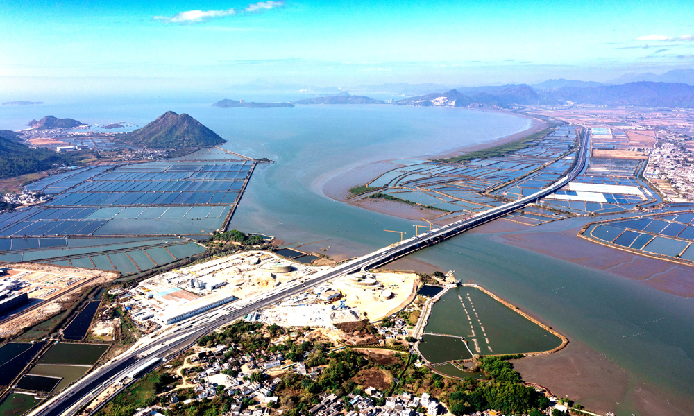 1月21日，中國中鐵旗下中鐵四局承建的深汕西高速改擴建項目長沙灣跨海特大橋左幅主跨合龍，標志著大橋主跨全部合龍。