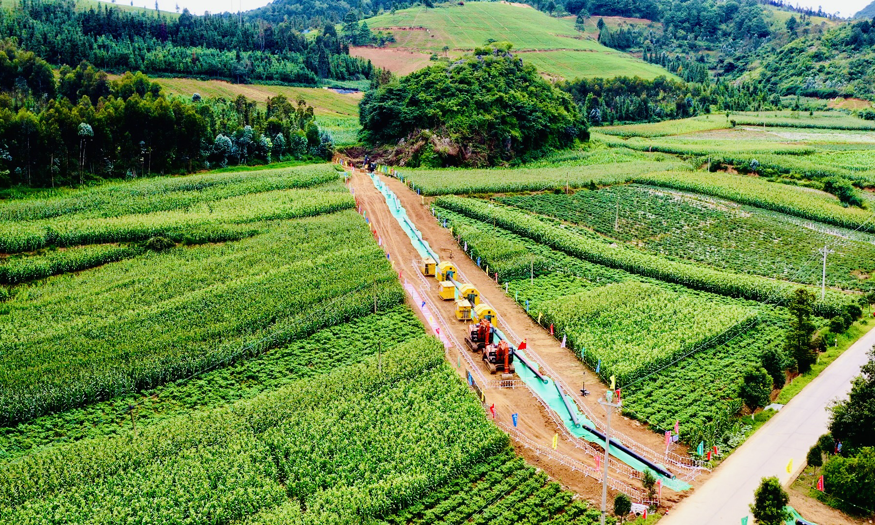 國(guó)家管網(wǎng)集團(tuán)廣西LNG外輸管道復(fù)線（百色-文山）工程建設(shè)現(xiàn)場(chǎng)。