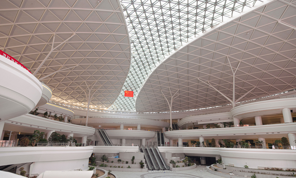 中川國際機場三期擴建項目是列入國家《交通基礎設施重大工程建設三年行動計劃》《中國民用航空發展第十三個五年規劃》和《甘肅省“十三五”綜合交通發展規劃》的樞紐機場擴建項目，主要建設內容包括新建跑道、T3航站樓和綜合交通樞紐，以及配套空管、航油、生產生活輔助設施等。