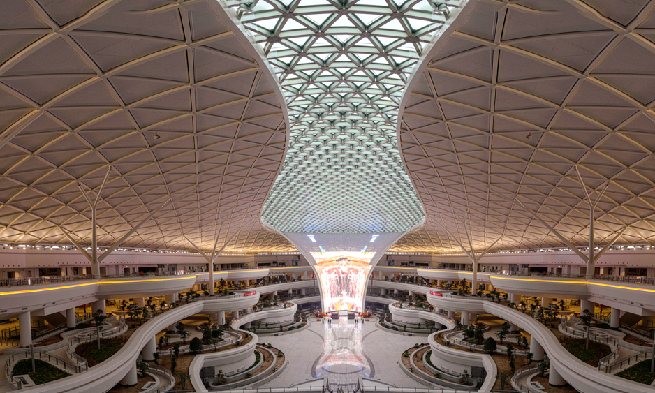 據悉，中川國際機場三期擴建項目設計目標為2030年旅客吞吐量3800萬人次、貨郵吞吐量30萬噸、飛機起降30萬架次。項目建成投運后，對甘肅省打造“一帶一路”樞紐制高點，加快推進“空中絲綢之路”建設，深度融入“雙循環”新發展格局具有重要意義。