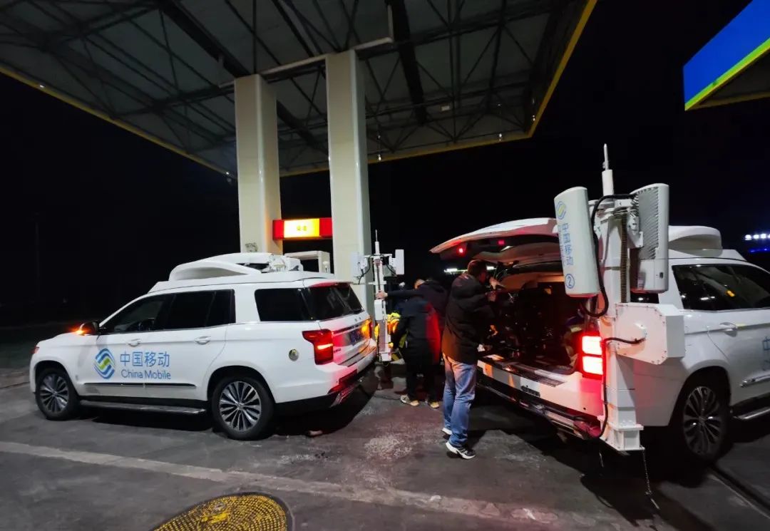 截至1月8日10時，中國移動累計出動保障人員193人、搶險車輛35輛，部署發電油機臺133次、12部衛星電話、4套便攜式衛星基站趕赴災區搶修保障。