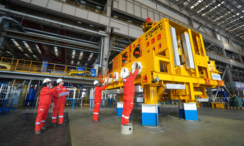 本次總裝的深水水下采油樹是目前國內(nèi)水深最大、壓力等級最高、溫度適用范圍最廣的水下采油樹。項(xiàng)目團(tuán)隊(duì)通過多學(xué)科創(chuàng)新研究，攻克2000米級超深水采油樹布局及系統(tǒng)分析等多項(xiàng)關(guān)鍵技術(shù)難題。