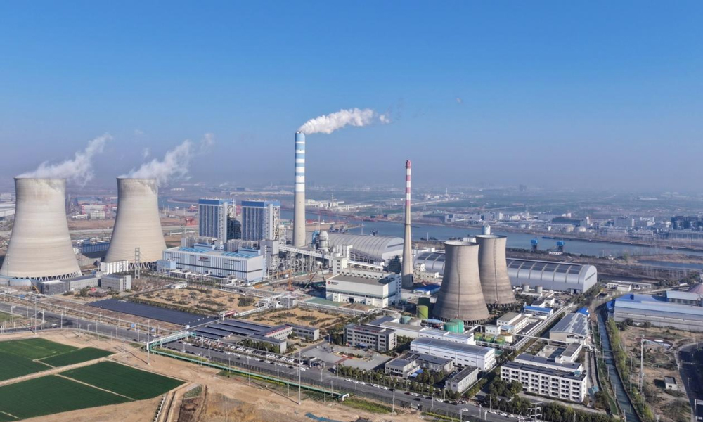 江蘇宿遷公司1×B50兆瓦燃煤背壓熱電聯產項目建設正如火如荼進行，作為國內首臺套500噸每小時等級塔式鍋爐，建成后供熱能力達到350噸/小時，對區域供熱的安全性、經濟性、可靠性產生較大影響。丁一 攝