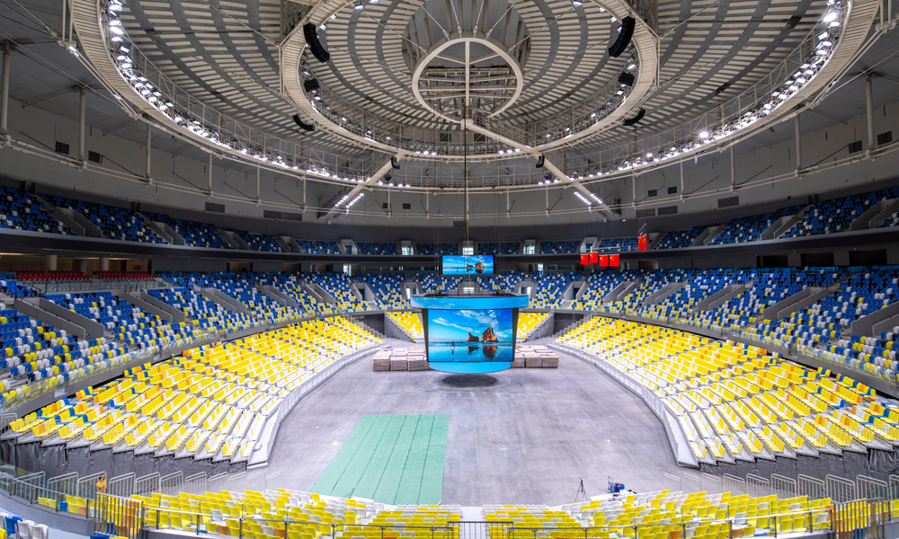 德勝體育中心項目總建筑面積約21萬平方米，可容納約3.2萬名觀眾，可舉辦全國性和國際單項比賽，以及大型演唱會、電競項目比賽等，預計今年11月將作為第十五屆全運會佛山賽區場館，承辦女子籃球、女子足球等競體賽事。德勝體育中心綜合體育館、游泳館、訓練館屋蓋均采用索結構。其中，綜合體育館為索穹頂結構，長軸結構凈跨124米，是目前全國室內場館中最大的索穹頂結構，該結構是目前最具有現實應用價值的預應力空間結構。