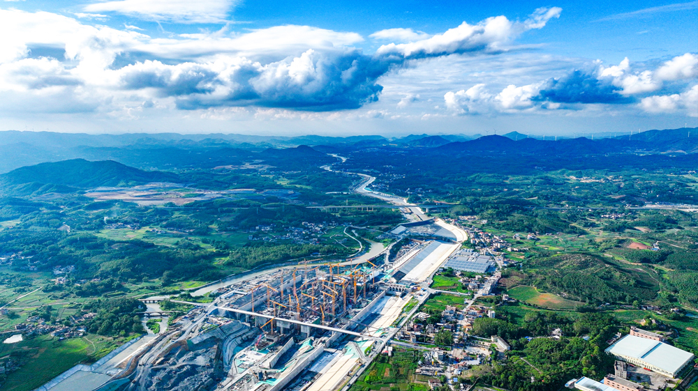平陸運河是新中國成立以來建設的首條江海聯通大運河，建成后將成為我國西南地區運距最短、最經濟、最便捷的出海通道。