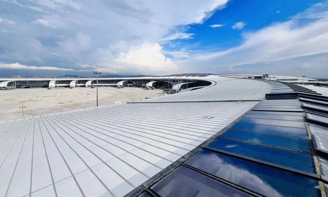 廣州白云國際機場三期擴建工程，包括由中建三局承建、中建二局、中建五局、中建科工、中建裝飾、中建安裝參建的T3航站樓；中建四局承建的T3航站樓前交通中心綜合體項目；中建八局承建的空管塔臺和工作區。