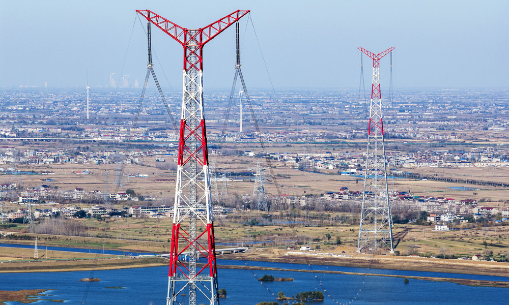 “陜電入皖”工程是國家“十四五”電力發(fā)展規(guī)劃重點(diǎn)工程，起于陜西省延安市寶塔山換流站，止于安徽省合肥市合州換流站，途經(jīng)陜西、河南、安徽三省，線路全長1055千米。