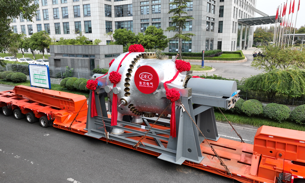 機(jī)組采用東方電氣集團(tuán)歷經(jīng)八年研制的1450毫米汽輪機(jī)葉片，創(chuàng)下國內(nèi)全轉(zhuǎn)速汽輪機(jī)葉片長度新紀(jì)錄。采用的C630R轉(zhuǎn)子由東方電氣集團(tuán)旗下東方汽輪機(jī)與鋼鐵研究總院、中國二重等單位聯(lián)合攻關(guān)，突破國外高壓轉(zhuǎn)子傳統(tǒng)技術(shù)路徑，性能指標(biāo)達(dá)到世界先進(jìn)水平。