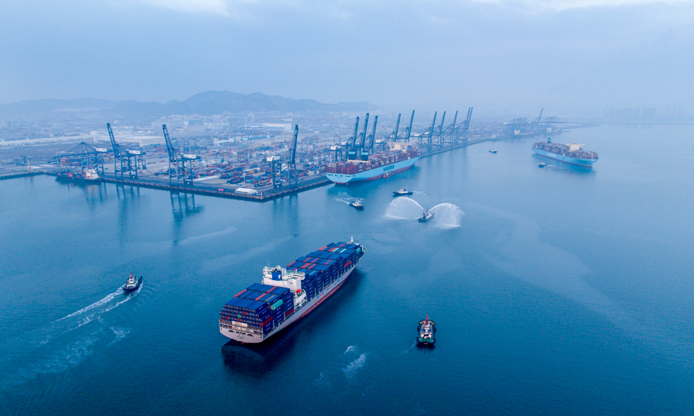“十四五”期間，招商局集團旗下遼港集團圍繞打造集裝箱樞紐港，先后開通54條集裝箱航線，航線總數達180條，航線網絡遍布全球160多個國家。圖為大連集裝箱碼頭。