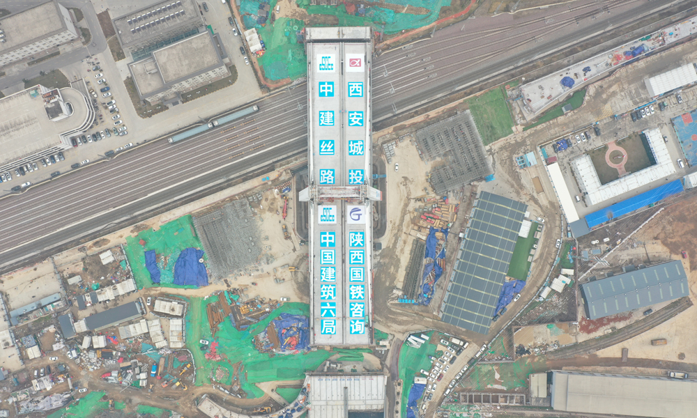 近日，由中國建筑旗下中建六局、中建絲路承建的西安幸福路北延伸工程超大型獨塔斜拉橋，經過120分鐘逆時針旋轉，順利跨越隴海鐵路，成功實現69.45度轉體，創國內多向不對稱斜拉橋轉體重量之最。