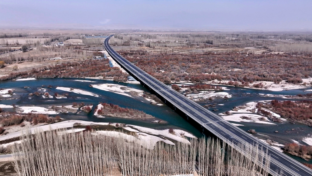 近日，由中國交建承建的G0711線烏魯木齊至尉犁高速公路巴倫臺至庫爾勒段正式通車運(yùn)營。