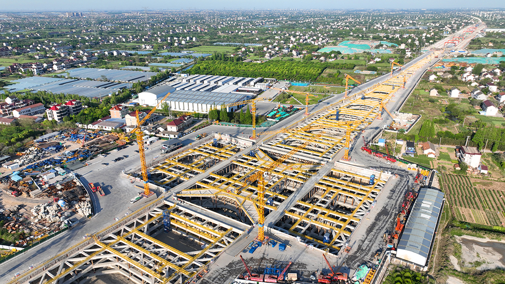 江蘇北沿江高鐵海門北站主體工程施工現場。