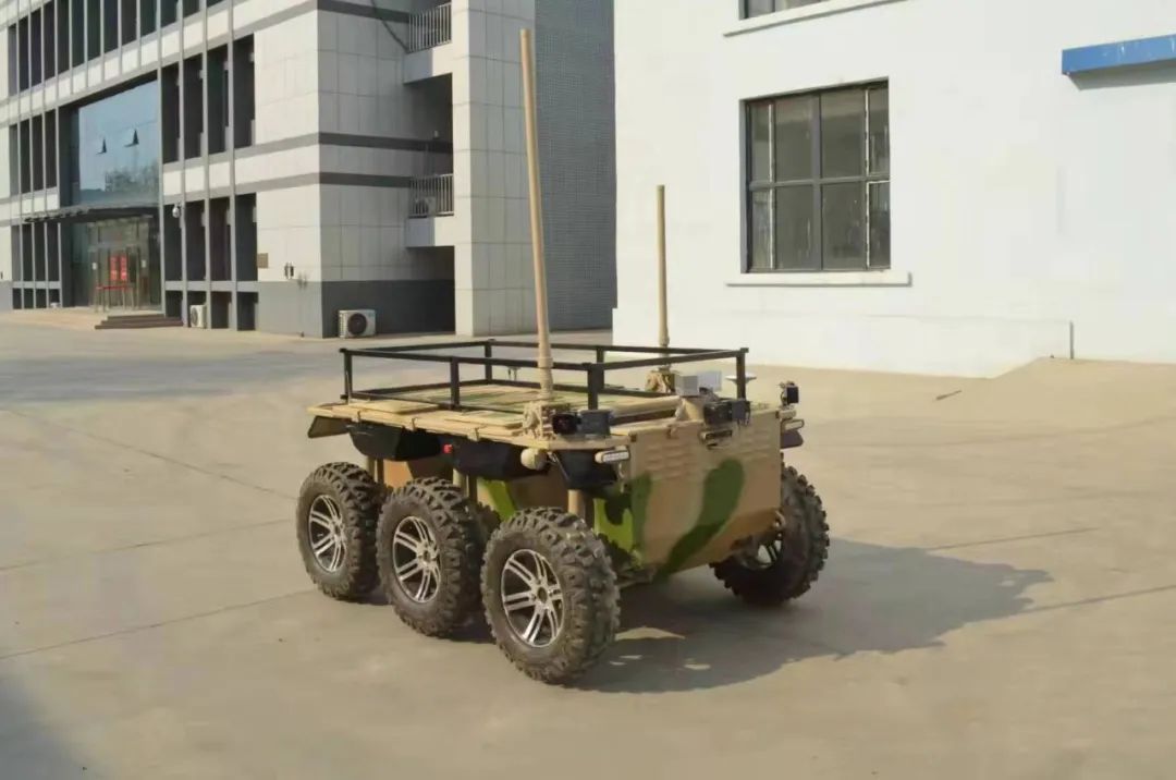 班組伴隨保障無人車.jpg 班組伴隨保障無人車.jpg