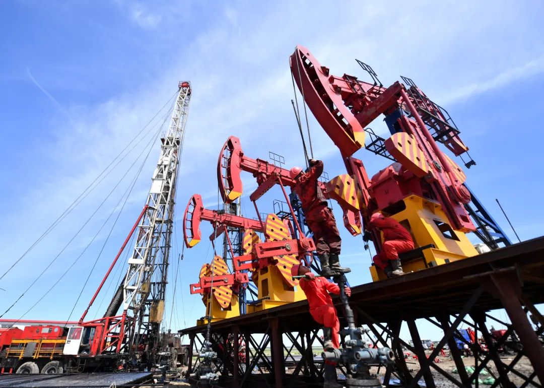 吉林油田新木廟20投產(chǎn)作業(yè)現(xiàn)場(chǎng)。丁磊 攝.jpg 吉林油田新木廟20投產(chǎn)作業(yè)現(xiàn)場(chǎng)。丁磊 攝.jpg