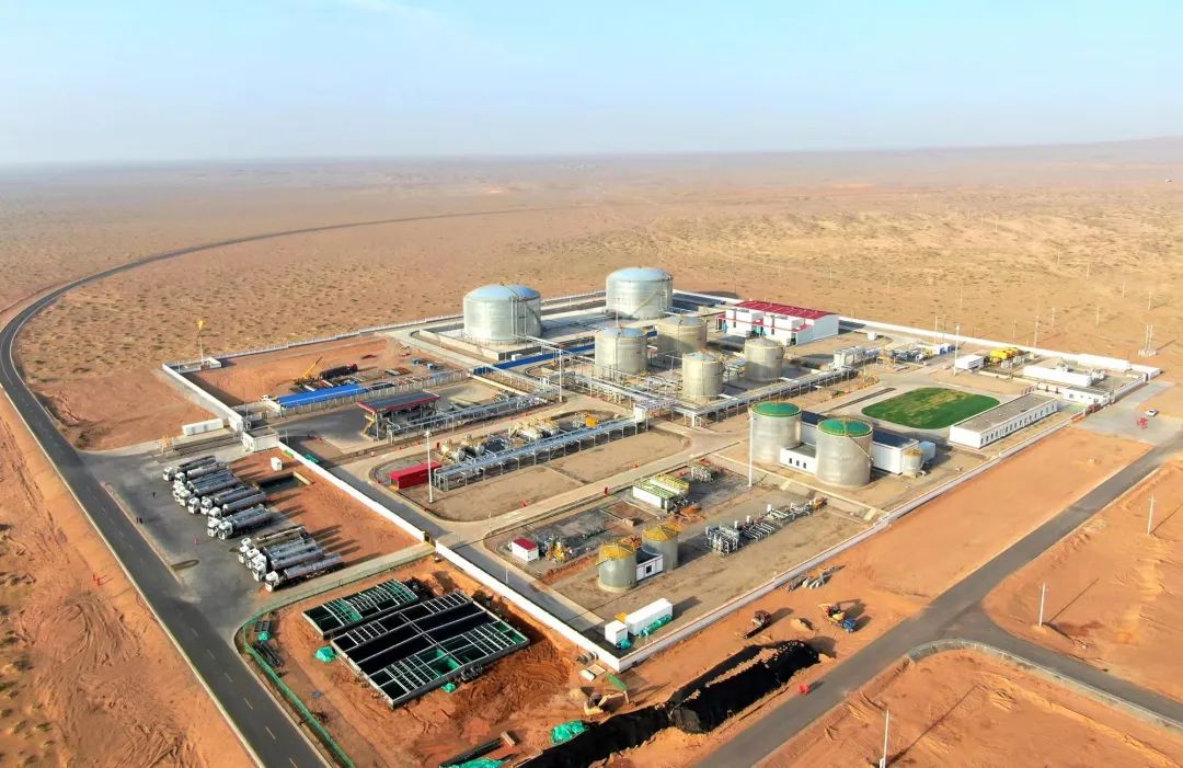 華北油田首座撬裝聯(lián)合站吉蘭泰聯(lián)合站。王立強(qiáng) 攝.jpg 華北油田首座撬裝聯(lián)合站吉蘭泰聯(lián)合站。王立強(qiáng) 攝.jpg