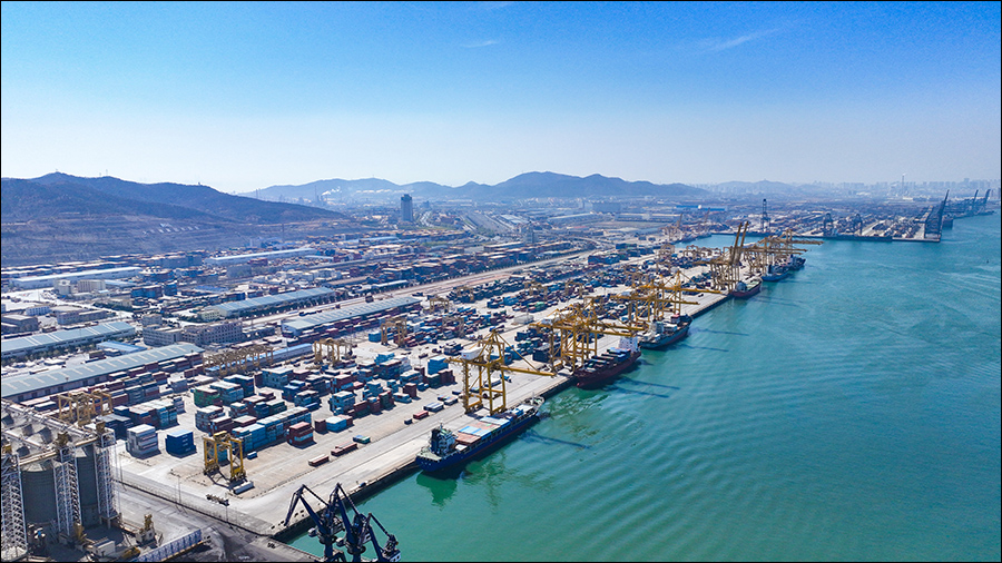 同比增長超兩成，上半年遼港集團集裝箱生產“成績單”亮眼2 (1)-ok.jpg