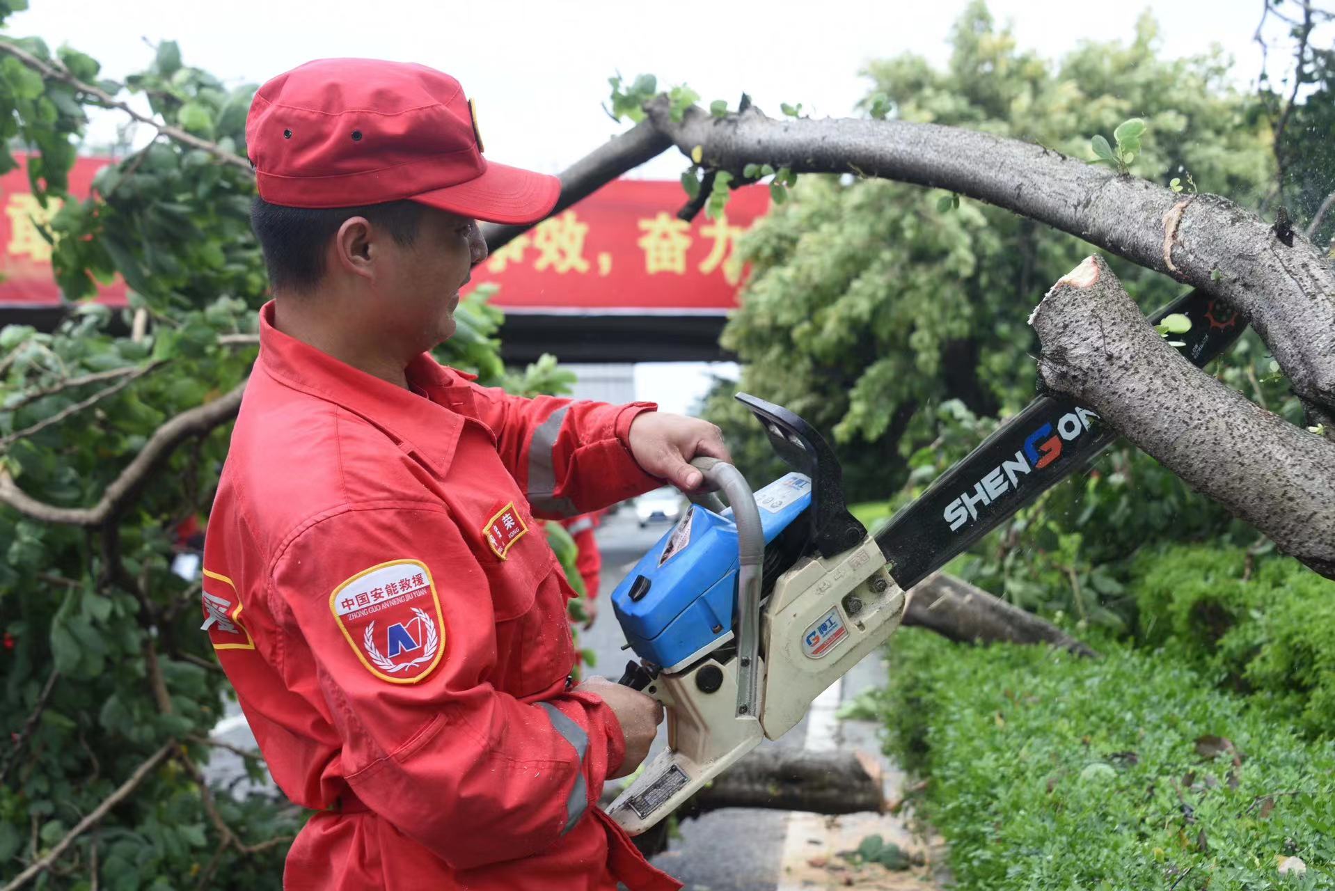 切割作業(yè).jpg 切割作業(yè).jpg