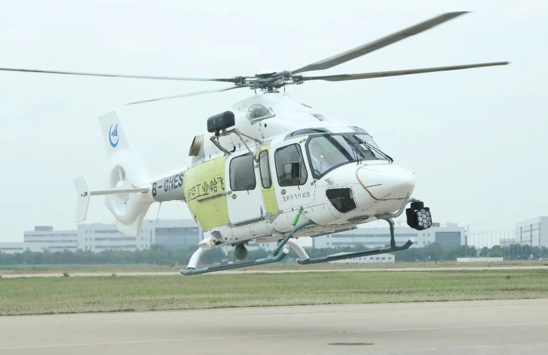 AC352首飛.jpg AC352首飛.jpg