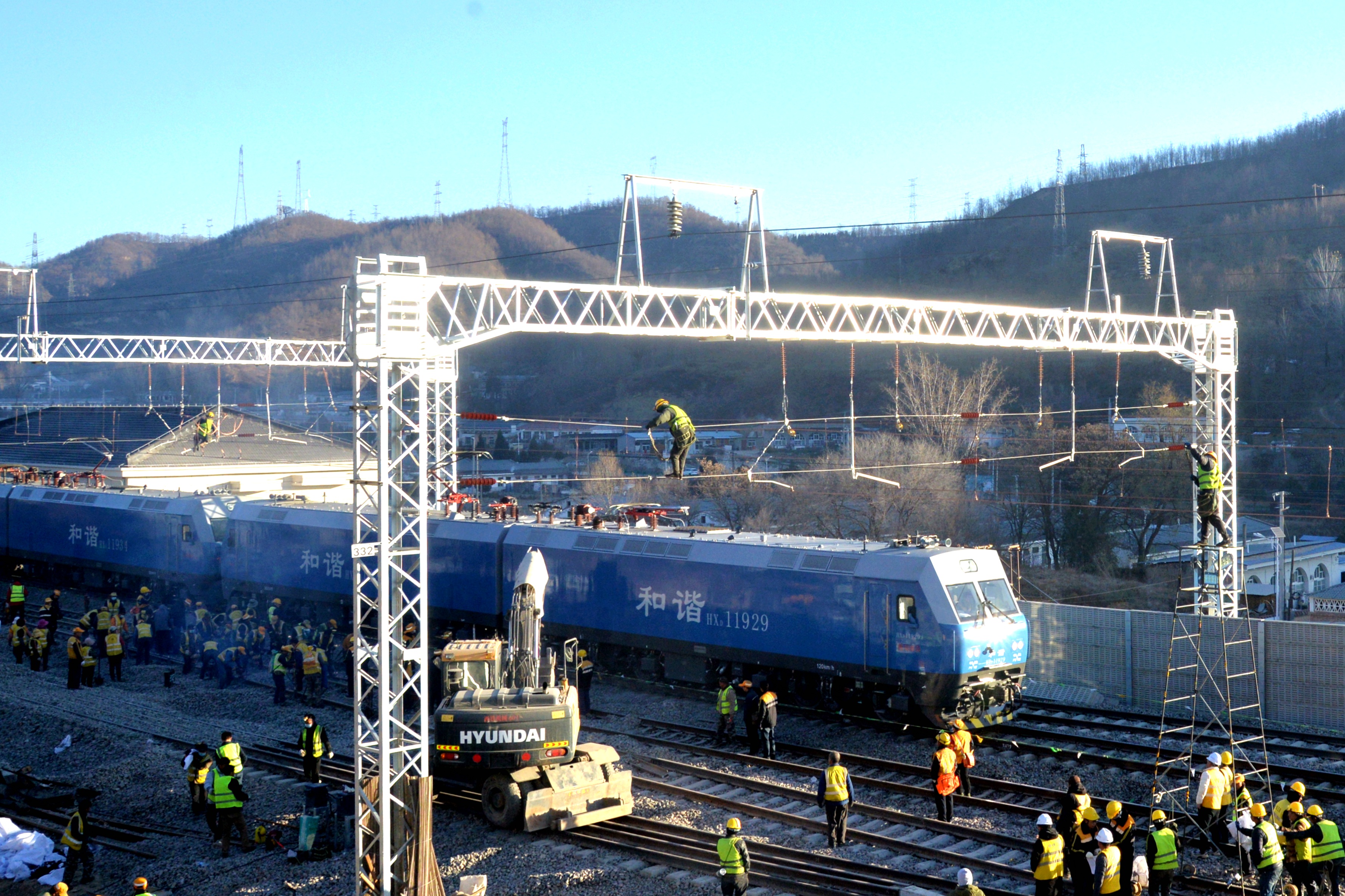 道岔插鋪就位.jpg 道岔插鋪就位.jpg